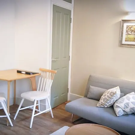 Homely Serviced - Figtree شقة *