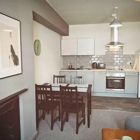 Homely Serviced - Figtree * Sheffield