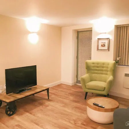 Homely Serviced - Figtree Apartment